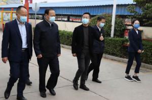 洛阳市政协主席杨炳旭莅临洛阳乐动网站调研