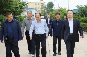 洛阳市农业农村局局长赵红艺陪同甘肃省平凉市静宁县考察组到洛阳乐动网站考察指导工作