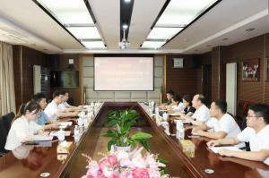 洛阳市委军民融合办主任王青春一行莅临洛阳乐动网站食品调研指导工作